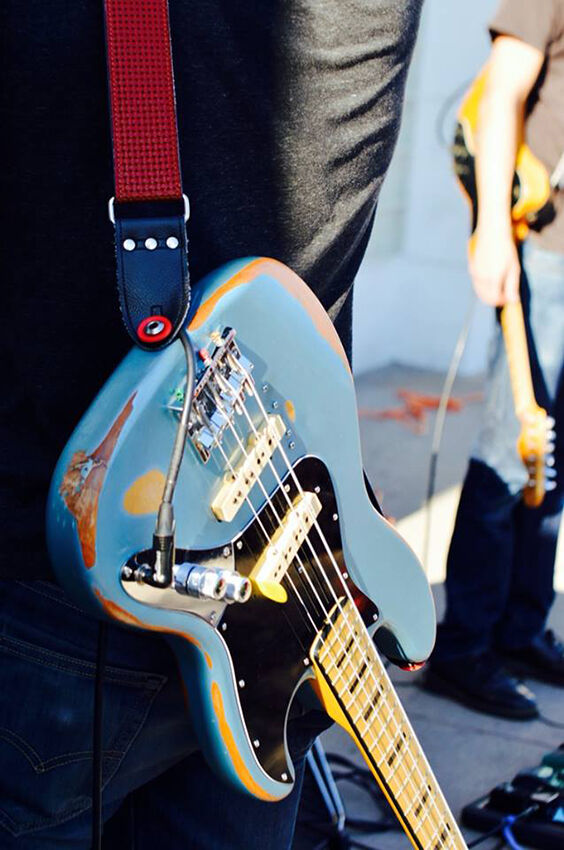 新品タグ付き グレースコンチネンタル　setup The Vintage Volkswagen Guitar Strap - Now in 5 colors!