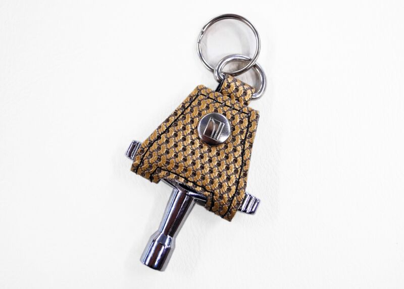 Gold Barracuda Drum Key Holder