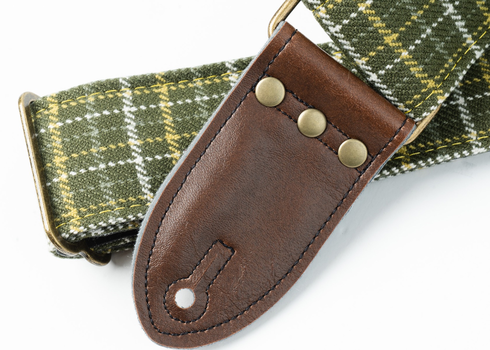 Close-up of the brown vegan vinyl end tab and brass rivets