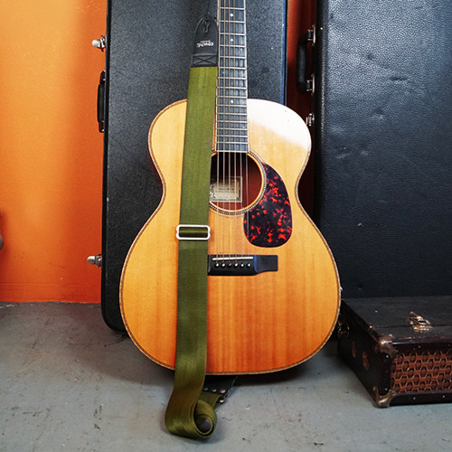 How To Attach A Guitar Strap To An Acoustic Guitar