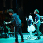 Blondie Plays At of Wight Festival Tommy Wears Skullphone Strap!