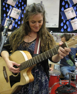 Julia Stone With Couch Racer X Guitar Strap on Her Acoustic