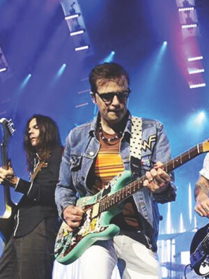 Weezer brian_bell_rivers_coumo_weezer