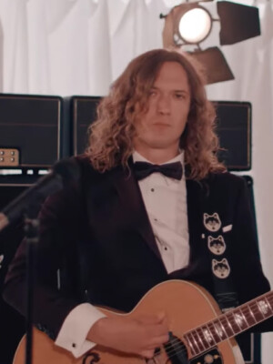 Dan Hawkins of The Darkness dan_hawkins_the_darkness